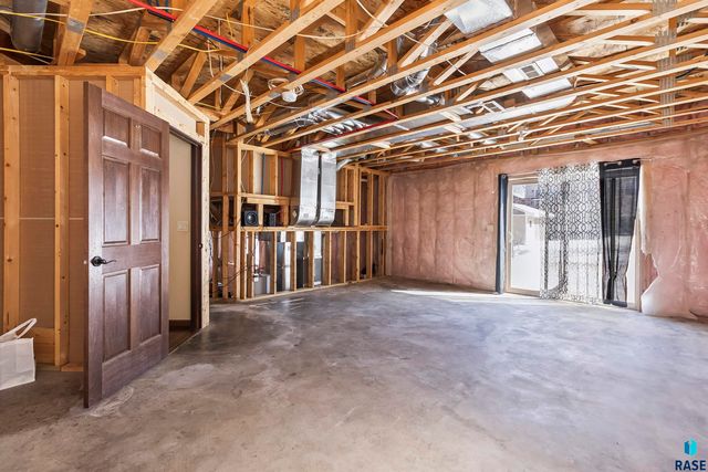 1108 N Mossy Oak Ave Avenue, Sioux Falls, SD 57103