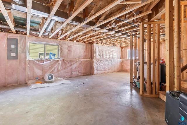 1108 N Mossy Oak Ave Avenue, Sioux Falls, SD 57103