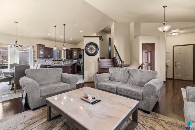 1108 N Mossy Oak Ave Avenue, Sioux Falls, SD 57103