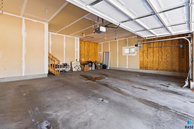 1108 N Mossy Oak Ave Avenue, Sioux Falls, SD 57103