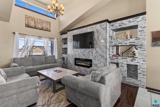 1108 N Mossy Oak Ave Avenue, Sioux Falls, SD 57103