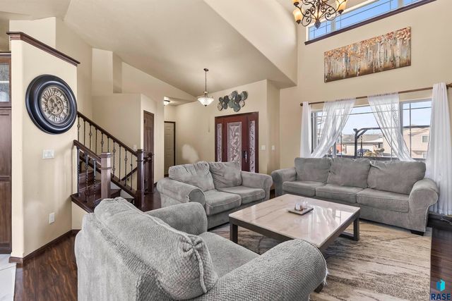 1108 N Mossy Oak Ave Avenue, Sioux Falls, SD 57103