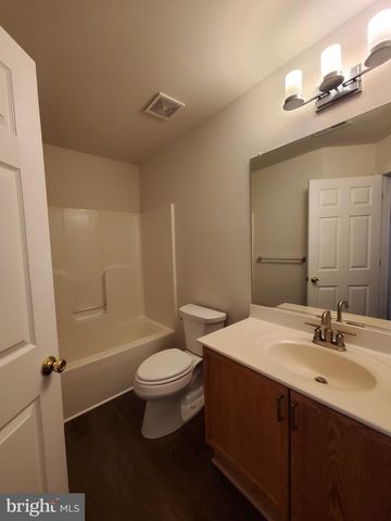 29 LITCHFIELD LN E, Martinsburg, WV 25405