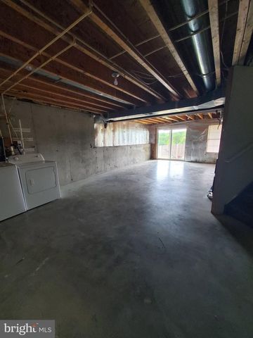 29 LITCHFIELD LN E, Martinsburg, WV 25405