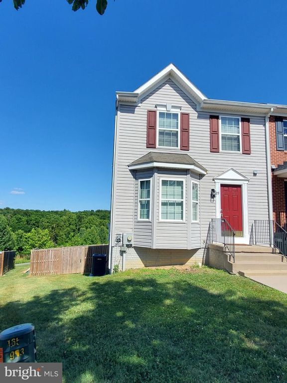 29 LITCHFIELD LN E, Martinsburg, WV 25405