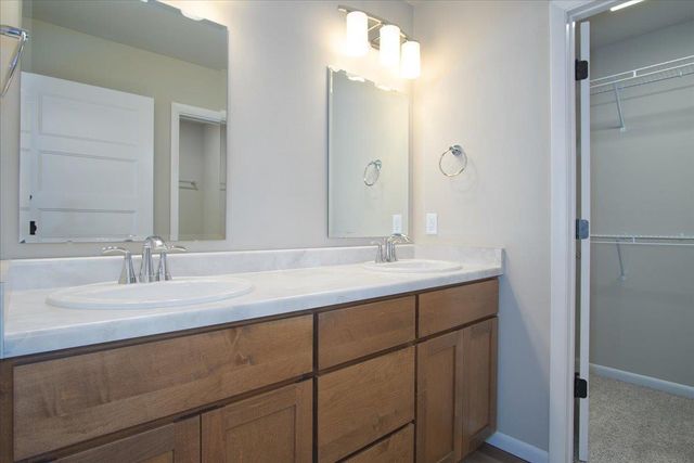 2175 Autumn Lake Parkway, Madison, WI 53718