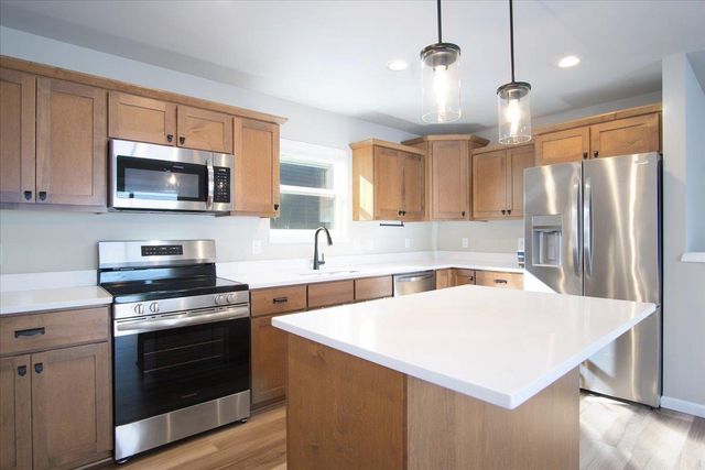 2175 Autumn Lake Parkway, Madison, WI 53718