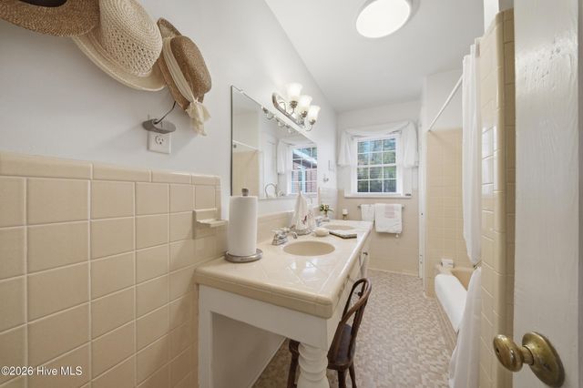 1521 W Queen Street, Edenton, NC 27932