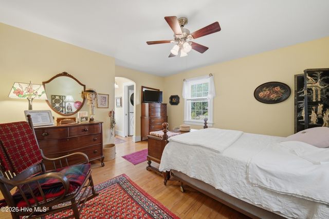 1521 W Queen Street, Edenton, NC 27932