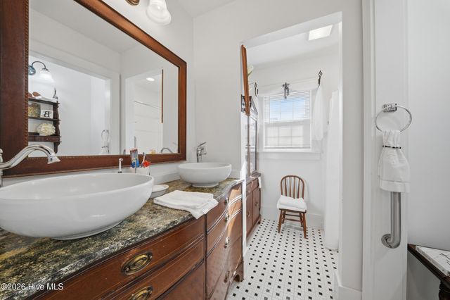 1521 W Queen Street, Edenton, NC 27932