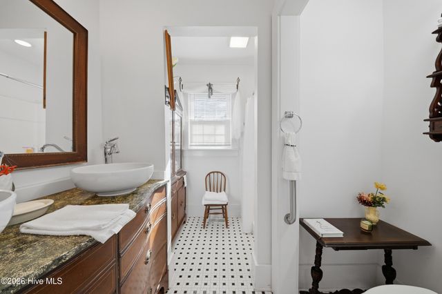 1521 W Queen Street, Edenton, NC 27932