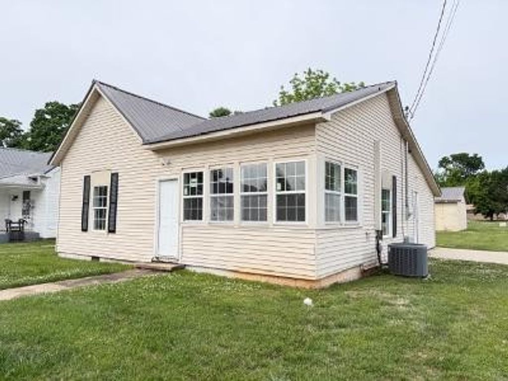 102 Hodges St, N, Cowan, TN 37318