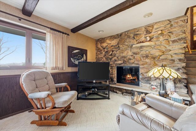 W260N5139 Autumn TRAIL, Pewaukee, WI 53072