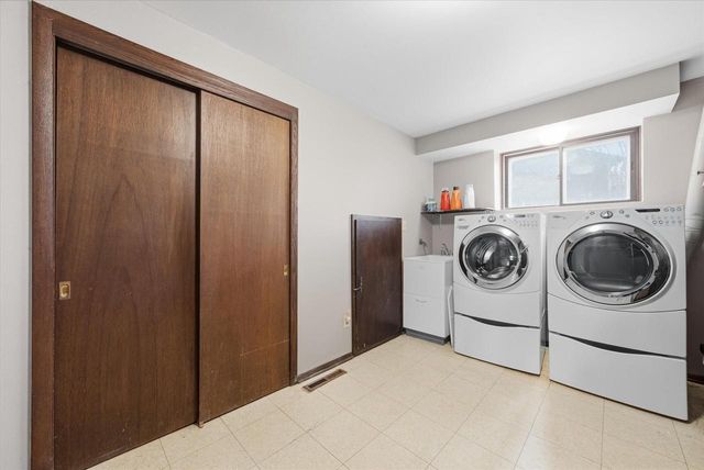 W260N5139 Autumn TRAIL, Pewaukee, WI 53072