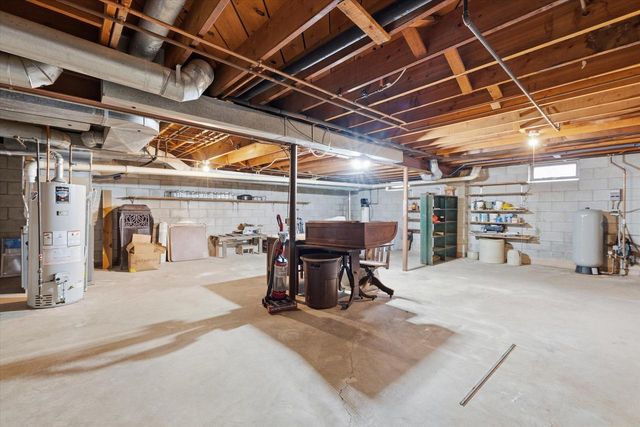 W260N5139 Autumn TRAIL, Pewaukee, WI 53072