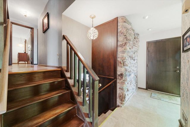 W260N5139 Autumn TRAIL, Pewaukee, WI 53072