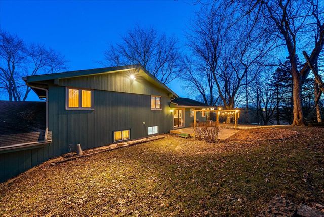W260N5139 Autumn TRAIL, Pewaukee, WI 53072