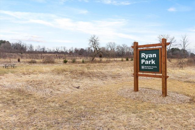 W260N5139 Autumn TRAIL, Pewaukee, WI 53072