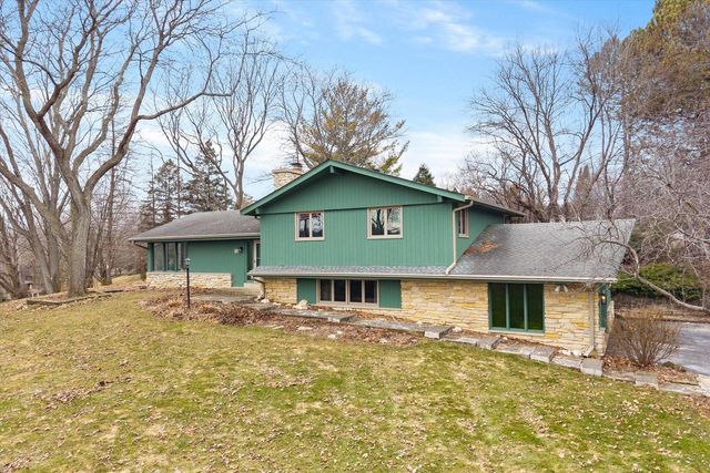W260N5139 Autumn TRAIL, Pewaukee, WI 53072