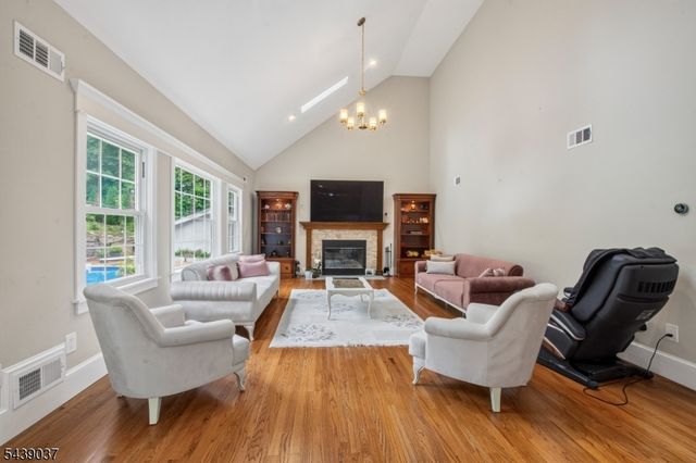 1 Wood Hollow Trl, Jefferson Twp., NJ 07438
