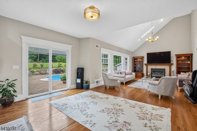 1 Wood Hollow Trl, Jefferson Twp., NJ 07438