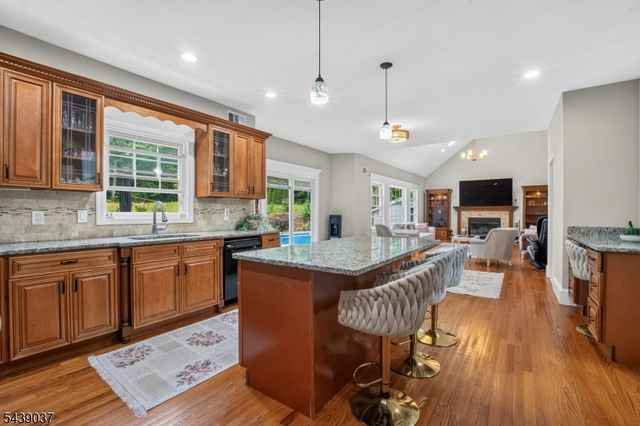 1 Wood Hollow Trl, Jefferson Twp., NJ 07438
