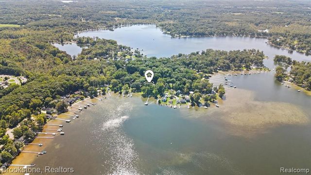 5267 Redding Drive, Pinckney, MI 48169