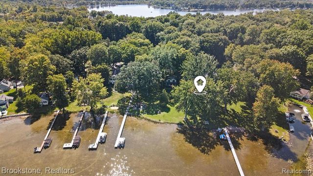 5267 Redding Drive, Pinckney, MI 48169