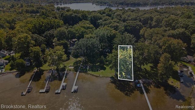 5267 Redding Drive, Pinckney, MI 48169