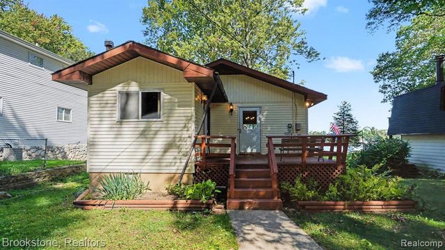5267 Redding Drive, Pinckney, MI 48169