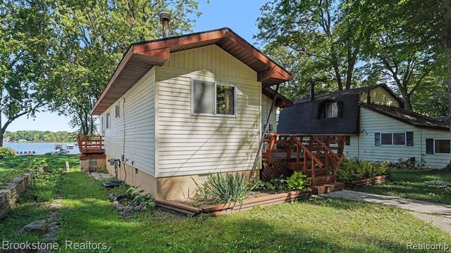 5267 Redding Drive, Pinckney, MI 48169