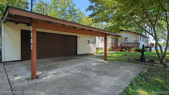 5267 Redding Drive, Pinckney, MI 48169