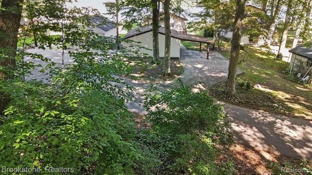 5267 Redding Drive, Pinckney, MI 48169