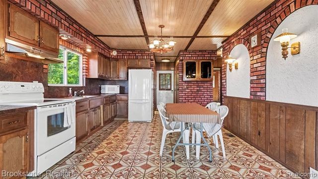 5267 Redding Drive, Pinckney, MI 48169