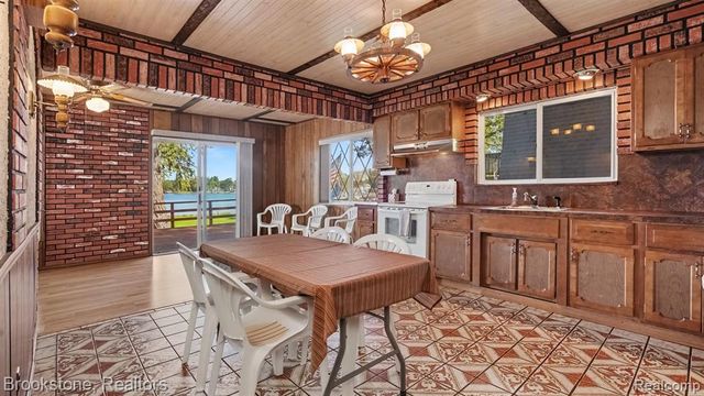5267 Redding Drive, Pinckney, MI 48169