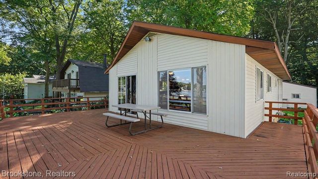 5267 Redding Drive, Pinckney, MI 48169