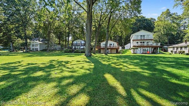 5267 Redding Drive, Pinckney, MI 48169