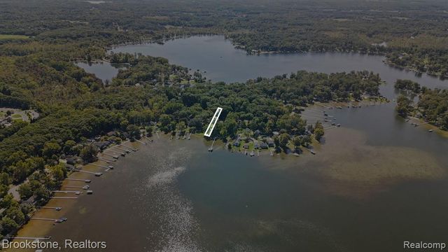 5267 Redding Drive, Pinckney, MI 48169