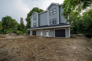 79 School St 3, Lowell, MA 01854