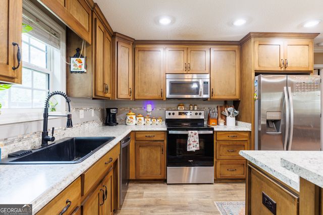 90 N Moody Drive, Ray City, GA 31645