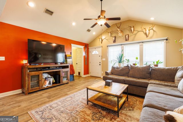 90 N Moody Drive, Ray City, GA 31645