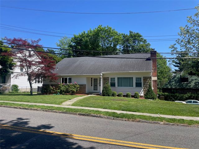 28 Cooper Lane, Larchmont, NY 10538