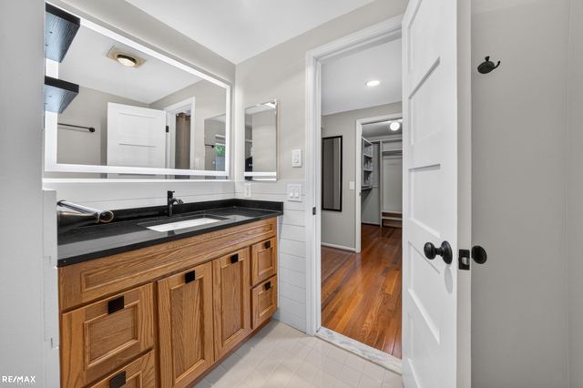 1155 Hickory Hill Dr Drive, Rochester Hills, MI 48309