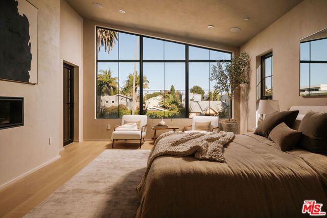 923 Milwood Avenue, Los Angeles, CA 90291