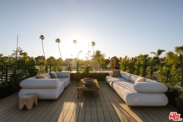 923 Milwood Avenue, Los Angeles, CA 90291