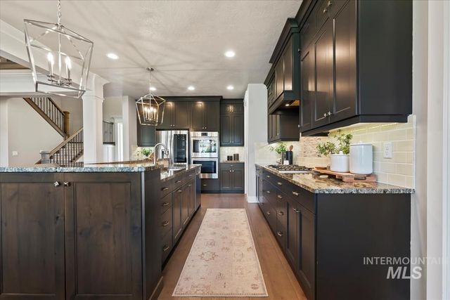 2560 N Hearthglow Pl, Eagle, ID 83616