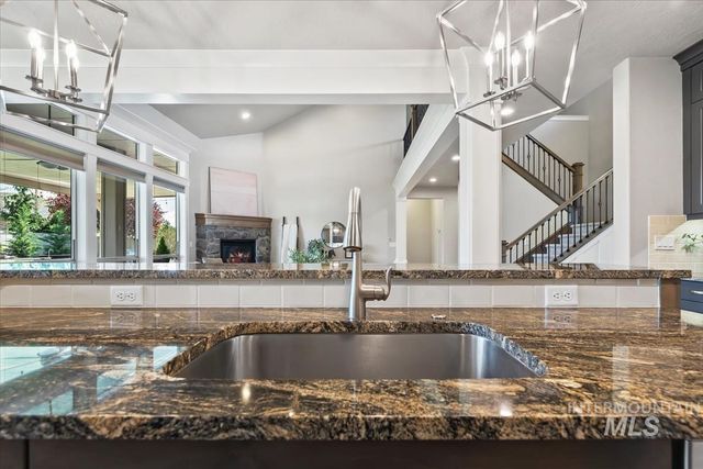 2560 N Hearthglow Pl, Eagle, ID 83616