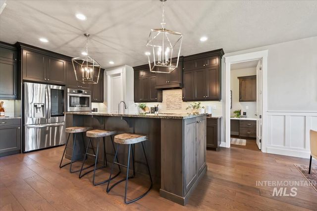 2560 N Hearthglow Pl, Eagle, ID 83616