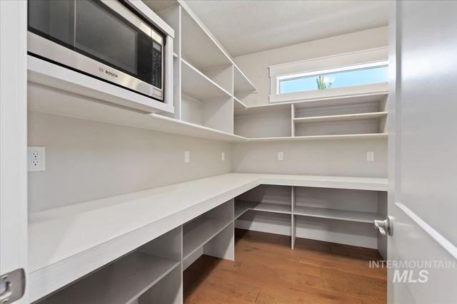 2560 N Hearthglow Pl, Eagle, ID 83616