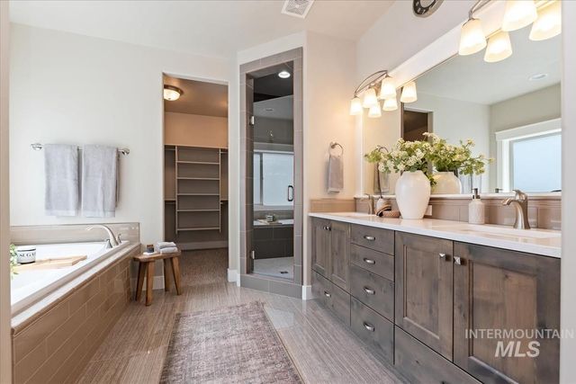 2560 N Hearthglow Pl, Eagle, ID 83616